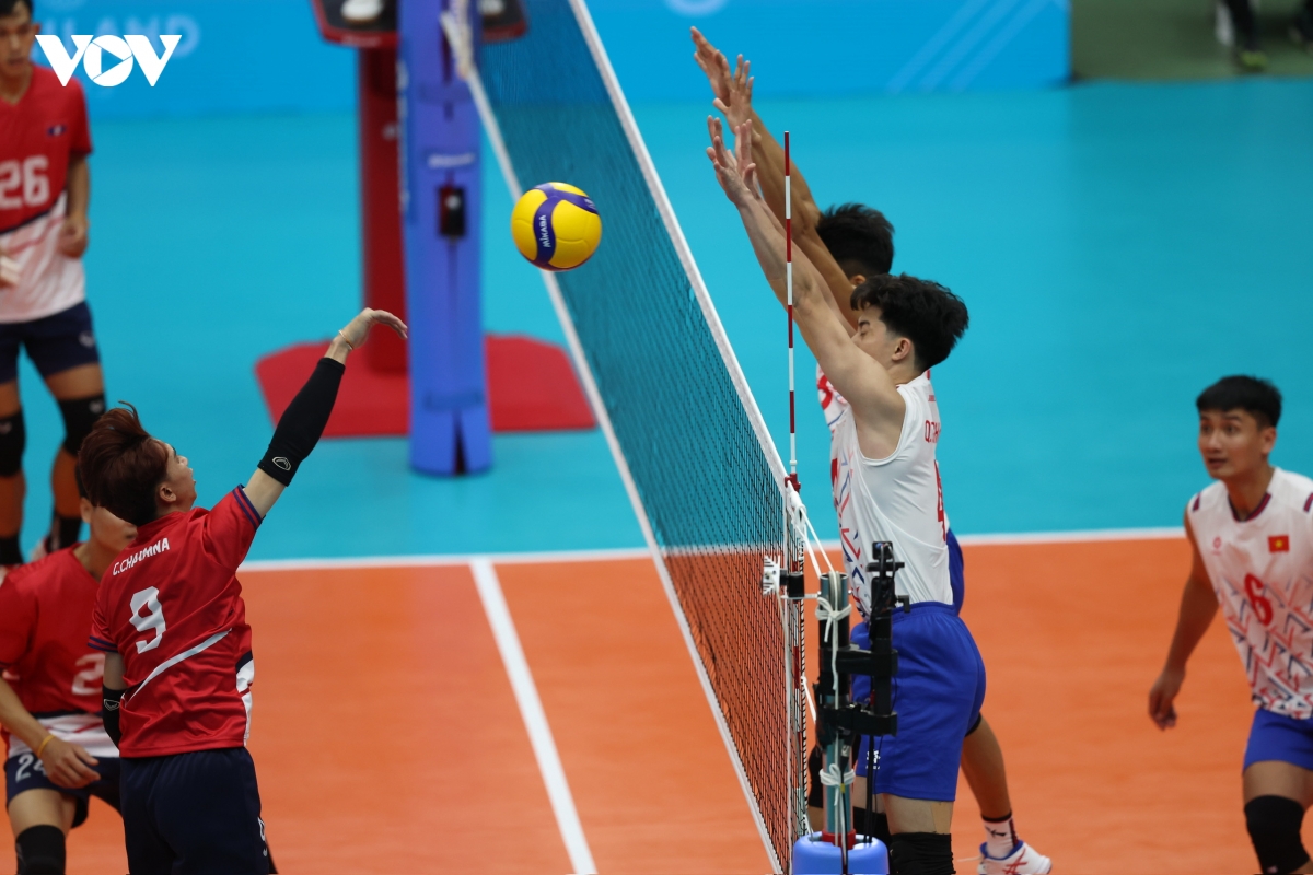 ket qua bong chuyen sea games 33 hom nay 13 12 Doi viet nam thang de tran ra quan hinh anh 5