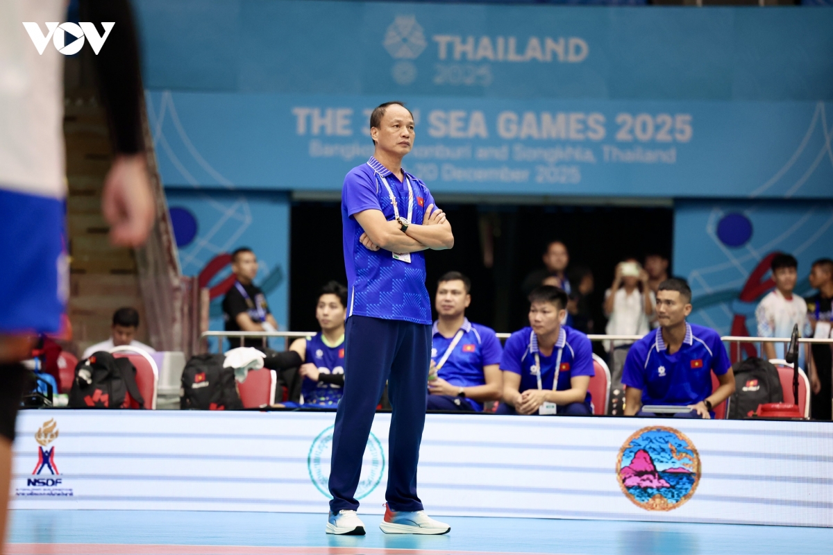 ket qua bong chuyen sea games 33 hom nay 13 12 Doi viet nam thang de tran ra quan hinh anh 6