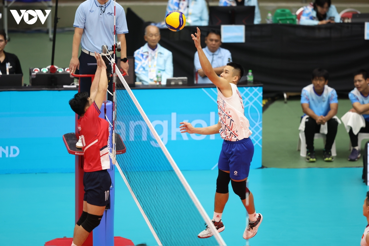 ket qua bong chuyen sea games 33 hom nay 13 12 Doi viet nam thang de tran ra quan hinh anh 7