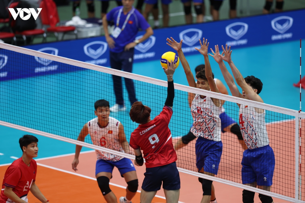 ket qua bong chuyen sea games 33 hom nay 13 12 Doi viet nam thang de tran ra quan hinh anh 8