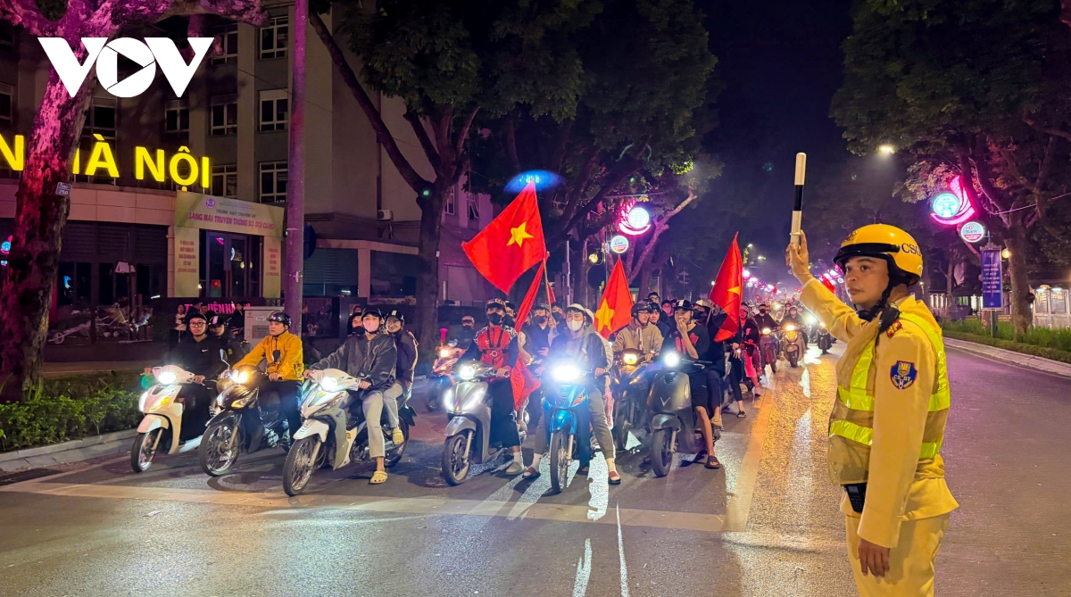 camera ai co phat nguoi nguoi vi pham khi di bao an mung u22 viet nam vo dich hinh anh 2