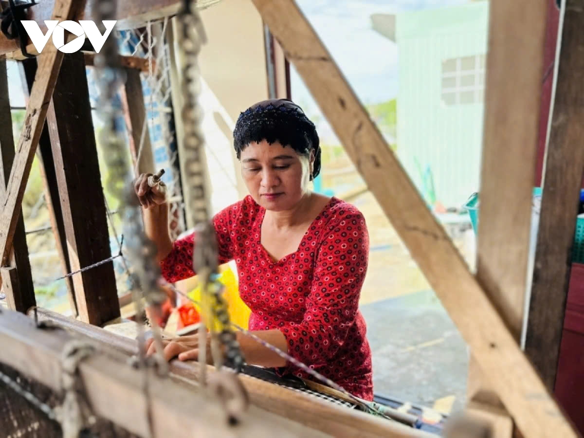 Exquisite art of Cham brocade weaving on banks of Hau River