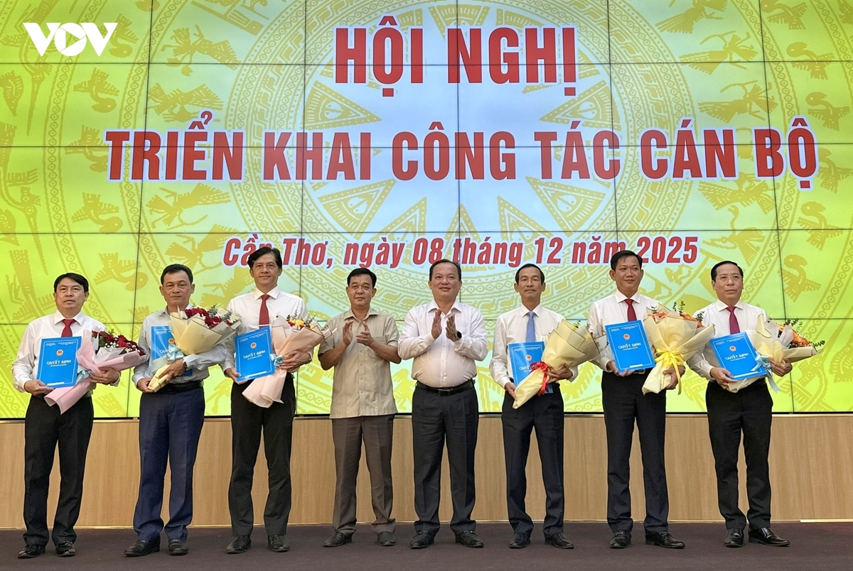can tho trao cac quyet dinh bo nhiem can bo hinh anh 1