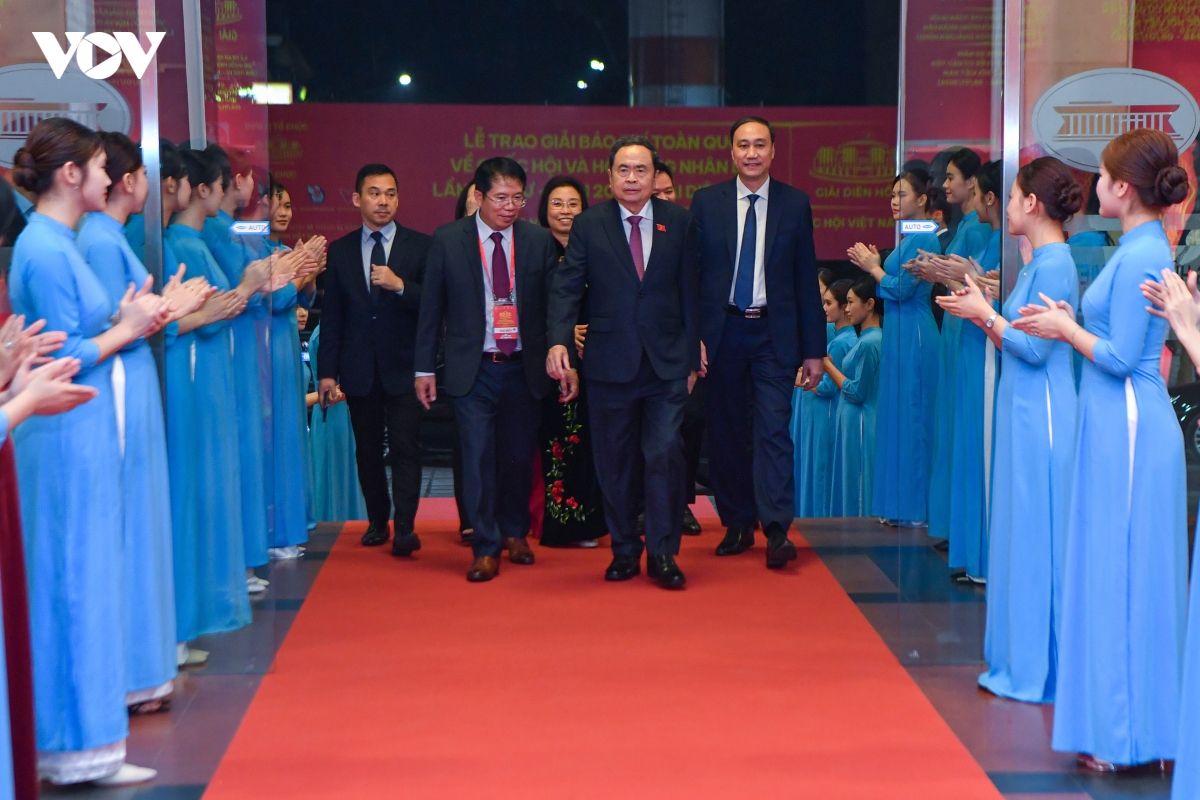 giai bao chi dien hong lan thu 4 vov xuat sac gianh 2 giai thuong hinh anh 1