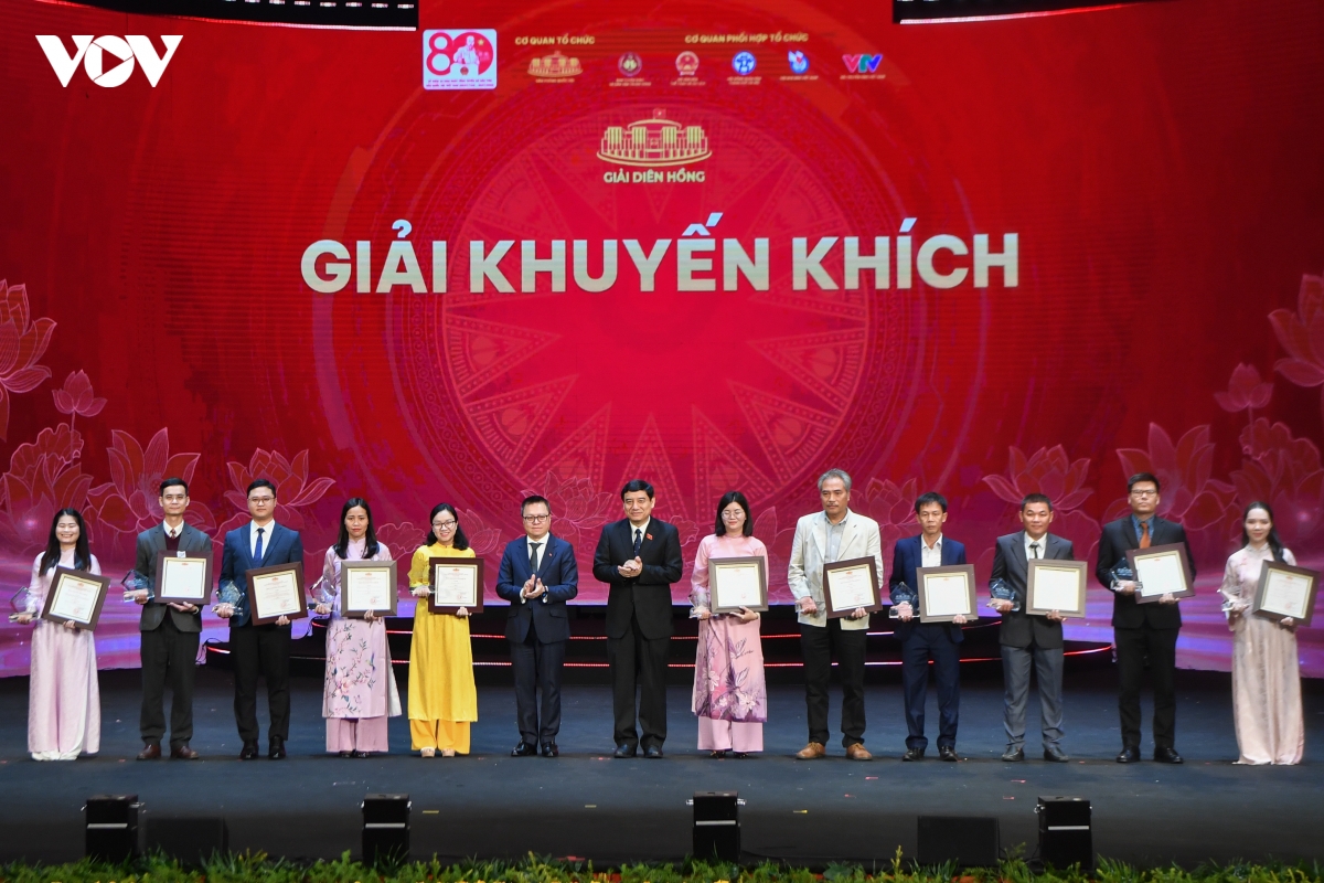 giai bao chi dien hong lan thu 4 vov xuat sac gianh 2 giai thuong hinh anh 10