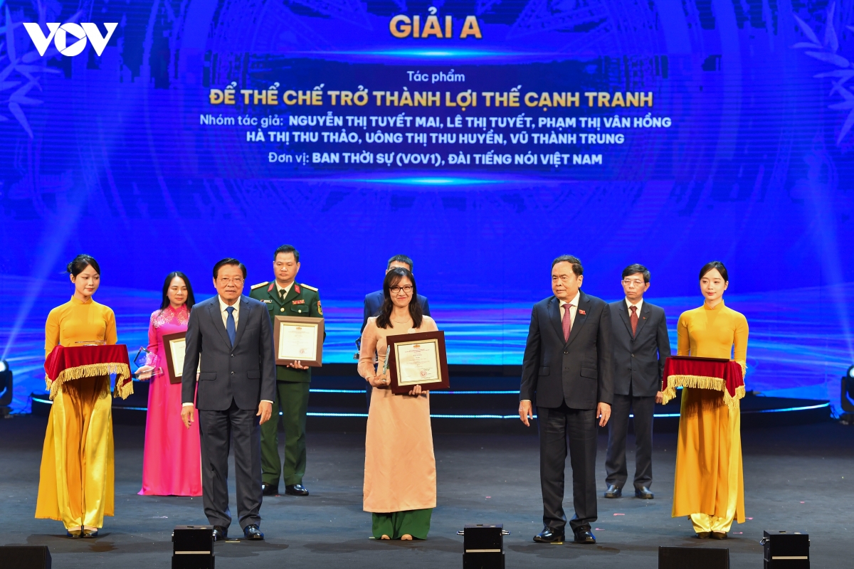 giai bao chi dien hong lan thu 4 vov xuat sac gianh 2 giai thuong hinh anh 13