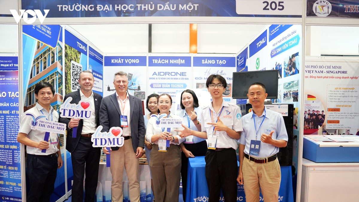 cong nghiep ho tro viet dang chuyen minh tu tham gia sang dan dat hinh anh 3
