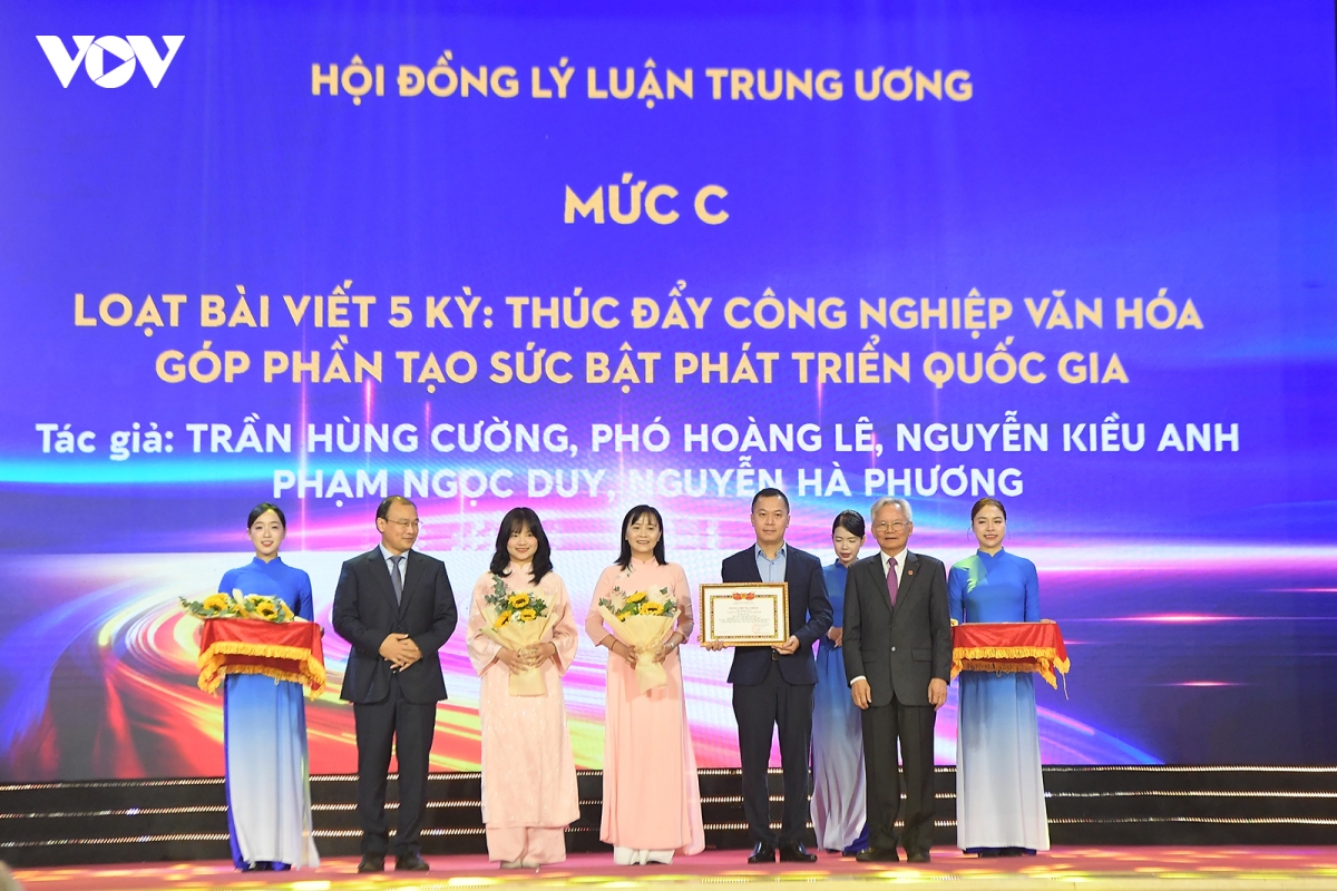 ton vinh 23 cong trinh ly luan, phe binh van hoc nghe thuat xuat ban nam 2024 hinh anh 6