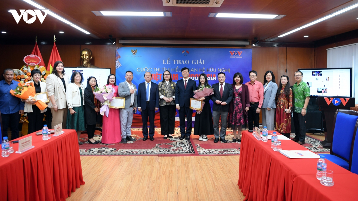 le trao giai cuoc thi tim hieu quan he huu nghi viet nam indonesia hinh anh 5