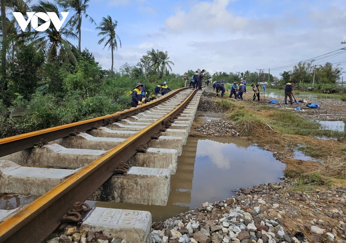 Đường sắt Hà Nội – TP.HCM hư hỏng nặng, Bộ Xây dựng công bố tình huống khẩn cấp