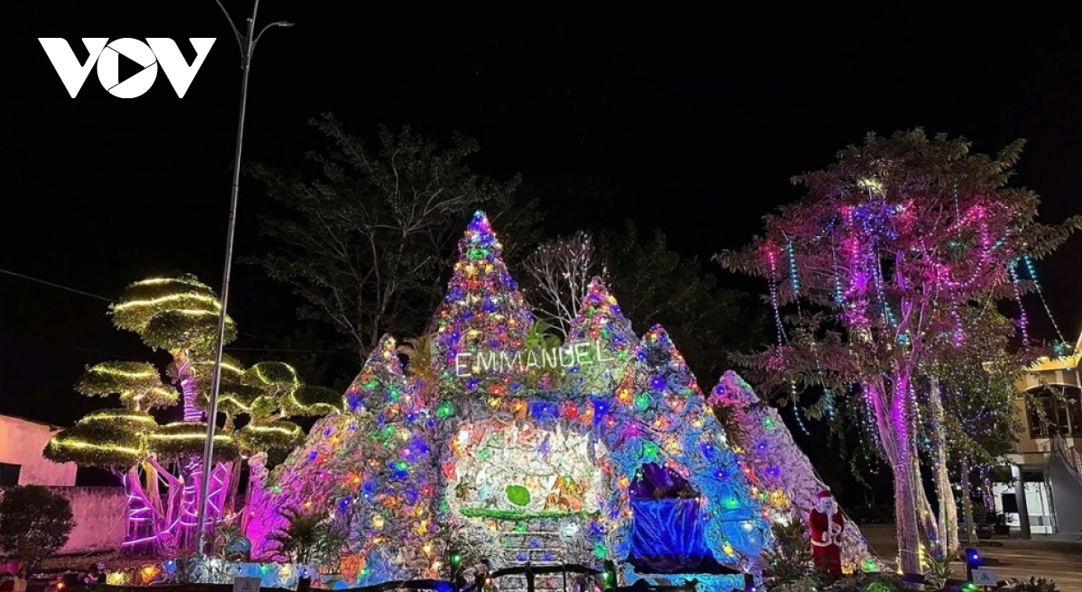 festive christmas atmosphere fills dak lak in vietnam s central highlands picture 10