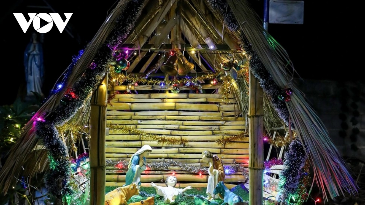 festive christmas atmosphere fills dak lak in vietnam s central highlands picture 15