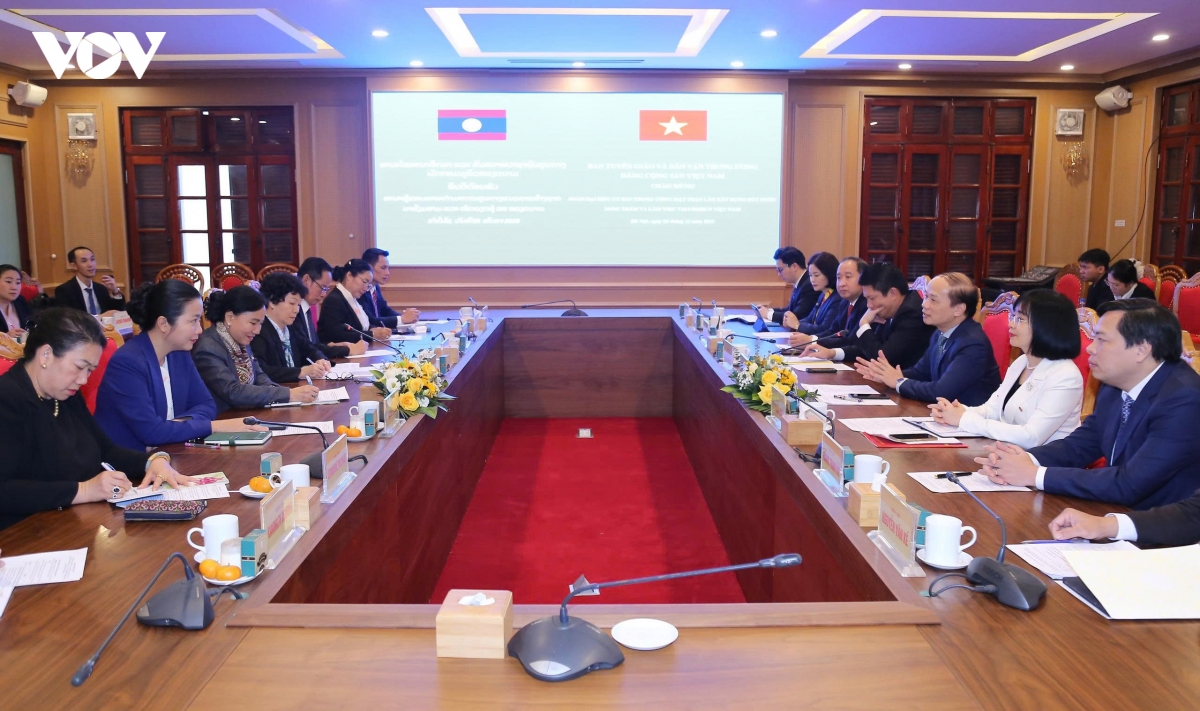 thuc day hop tac, that chat tin cay viet nam - lao trong giai doan moi hinh anh 1