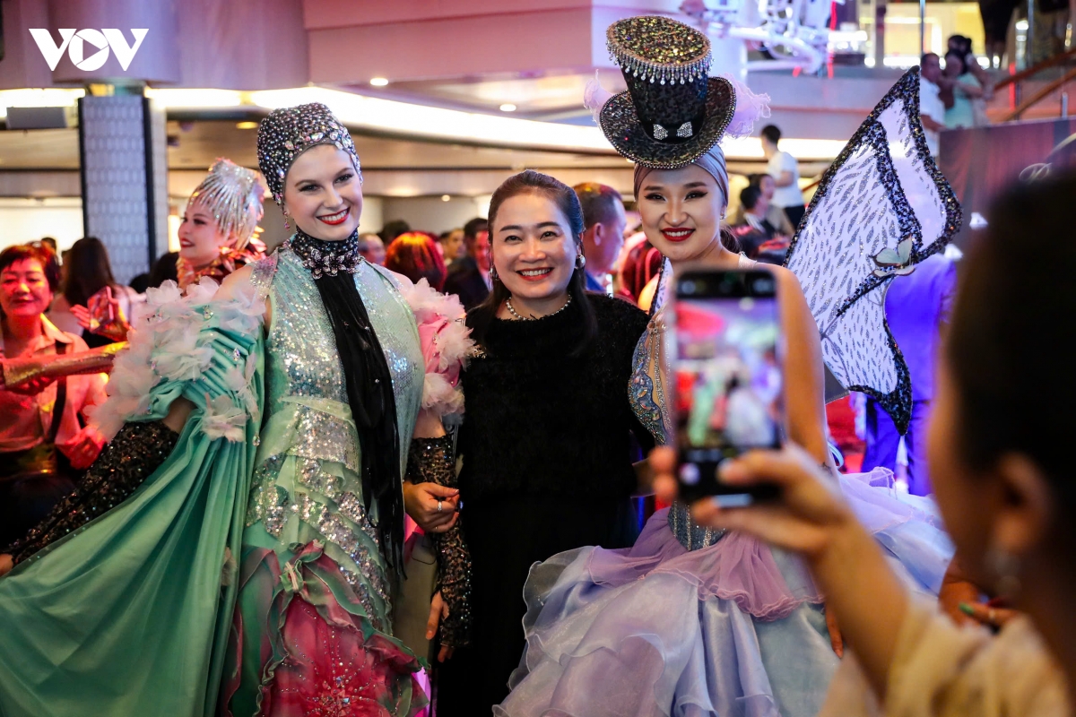 du lich cuoi nam ron rang, doanh nghiep lu hanh chay het cong suat hinh anh 2