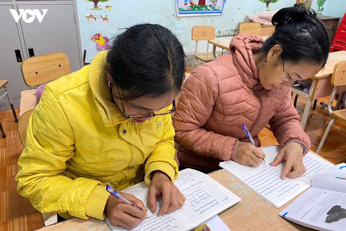 Anh sang con chu noi ban lang vung cao than uyen hinh anh 2