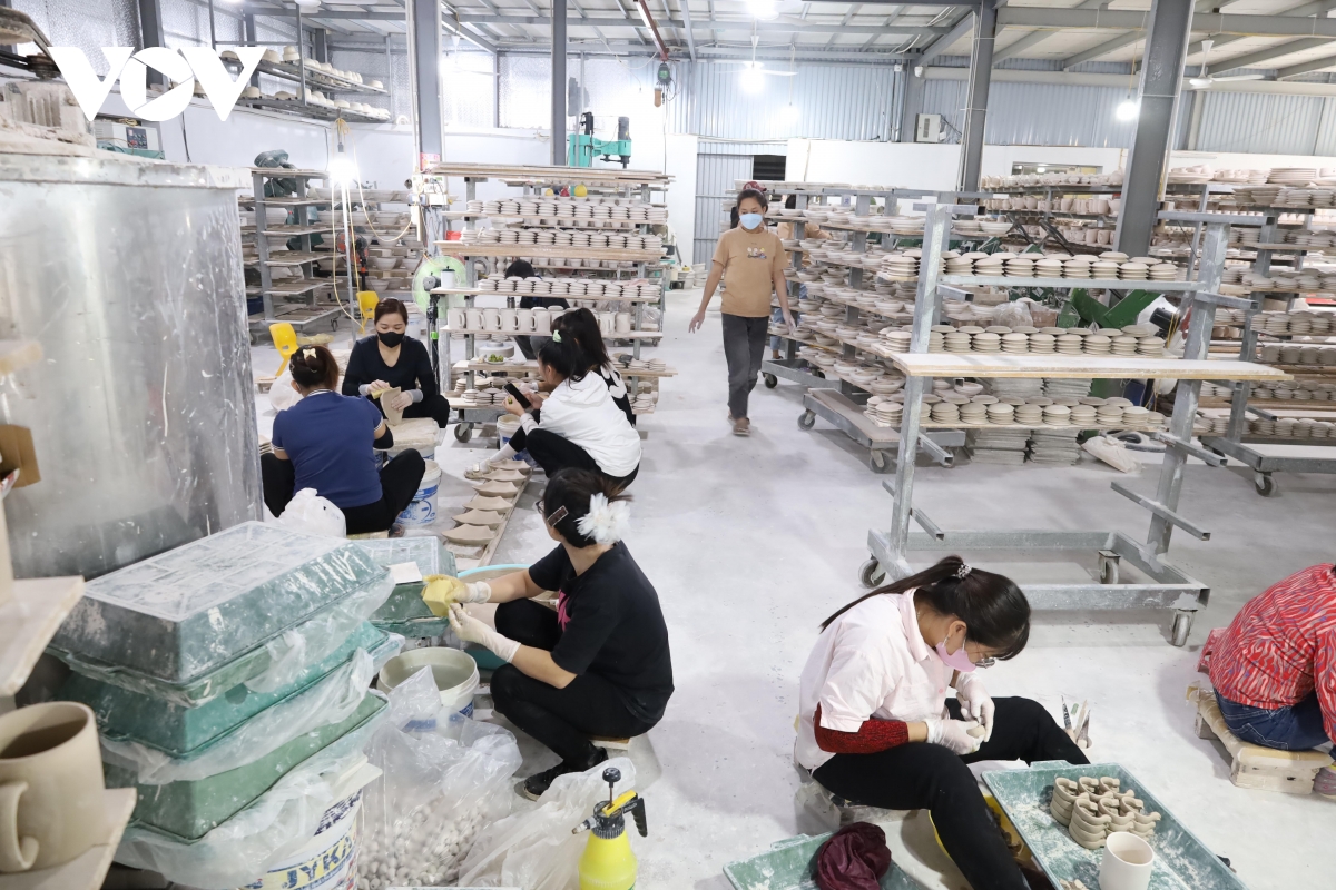 xanh hoa san xuat, lang gom bat trang but pha ve hieu qua kinh te hinh anh 1