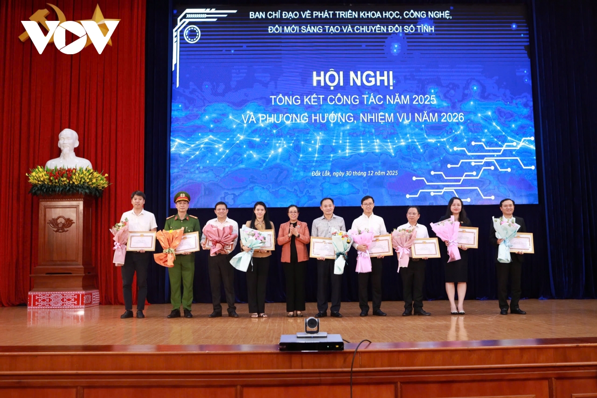 Dak lak quyet tam dua chuyen doi so tro thanh dong luc phat trien hinh anh 1