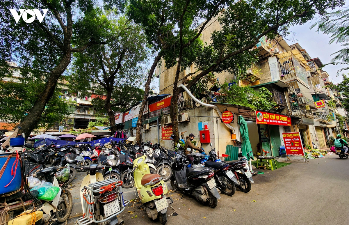 nguy co khung hoang ha tang xe dien o ha noi truoc thoi diem cam xe chay xang hinh anh 3