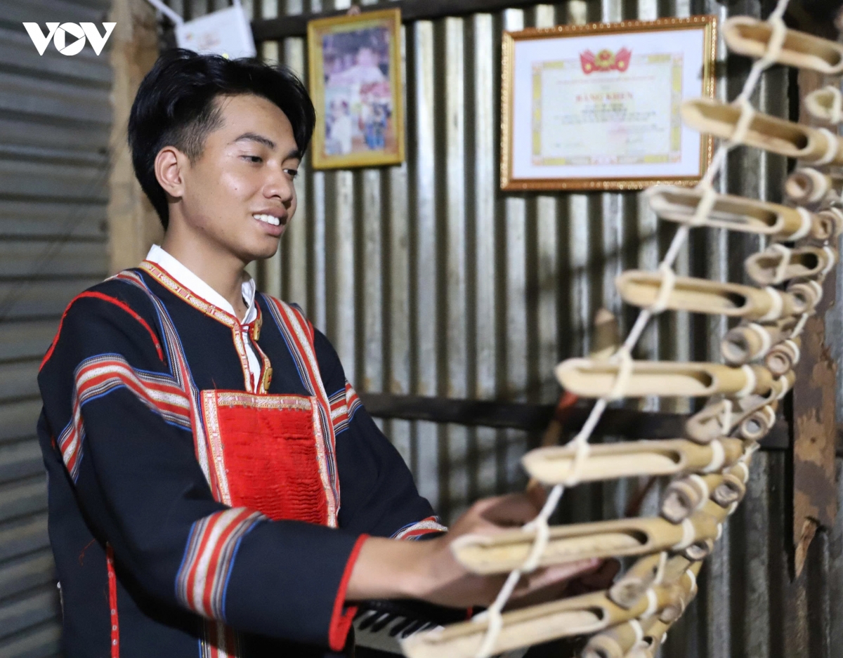ksor djoan va hanh trinh thanh nien jarai danh thuc am thanh dai ngan hinh anh 1