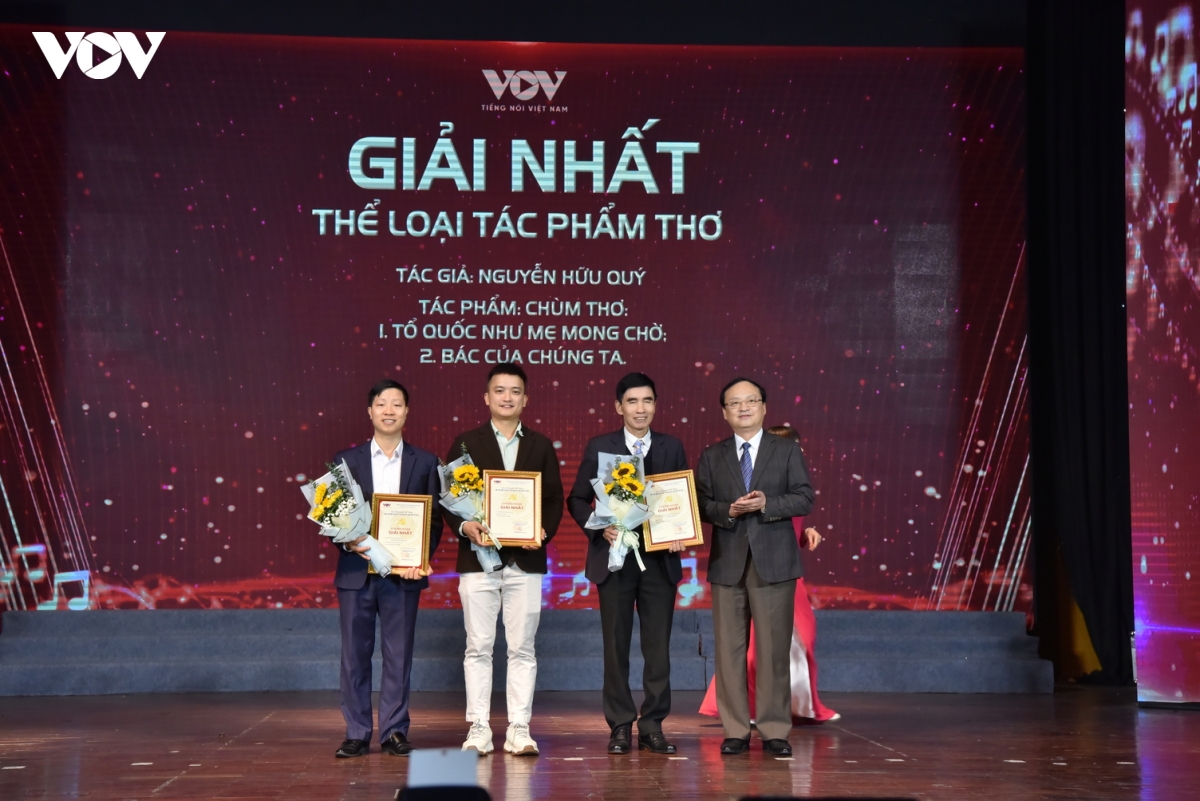 40 tac pham doat giai cuoc van dong sang tac voi Dang ven toan niem tin yeu hinh anh 13