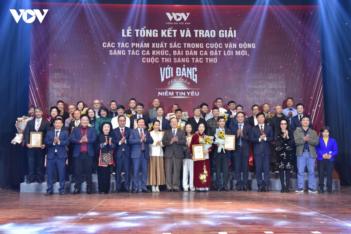 40 tac pham doat giai cuoc van dong sang tac voi Dang ven toan niem tin yeu hinh anh 14