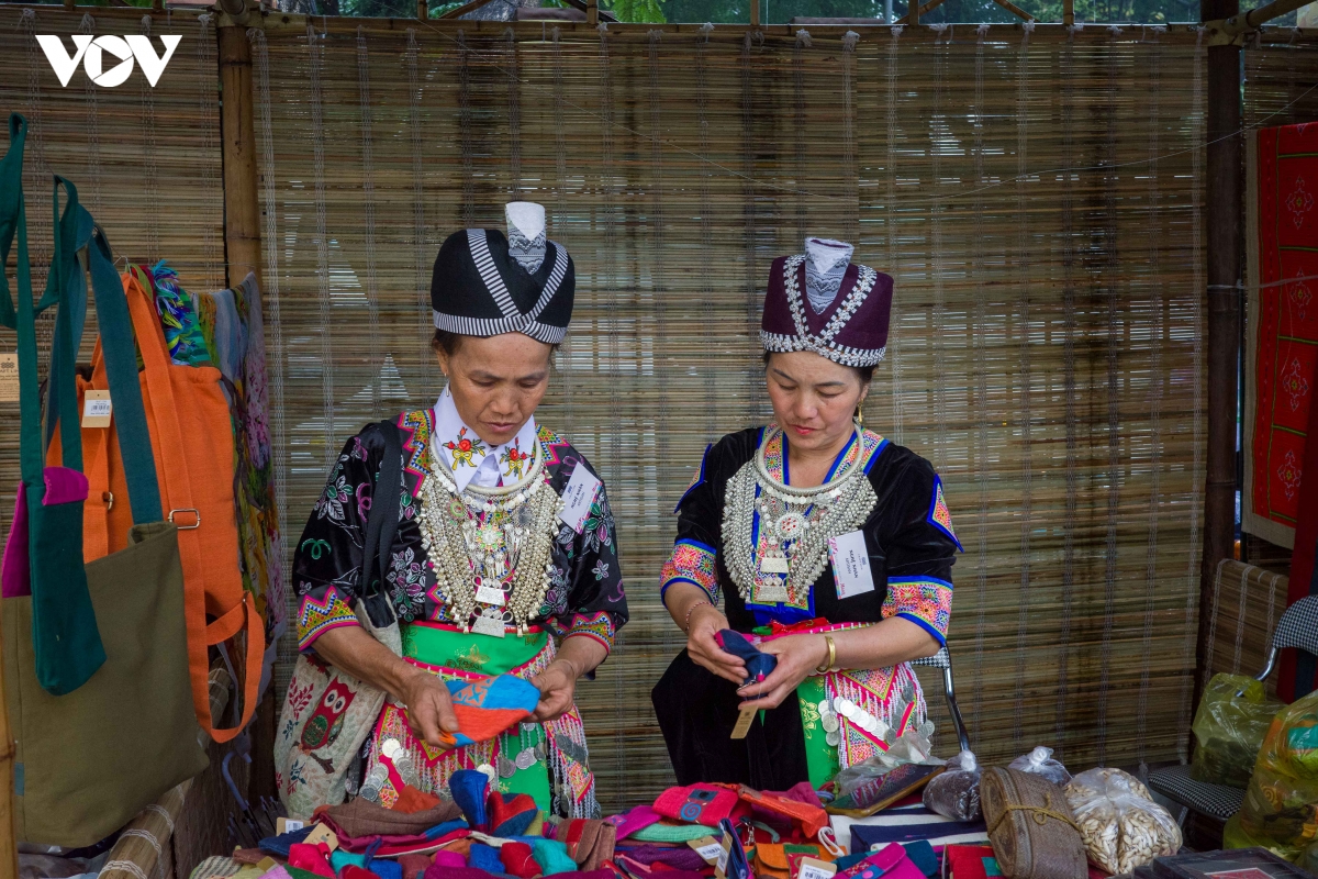 sac cham, tho cam mong bung sang giua ha noi hinh anh 13