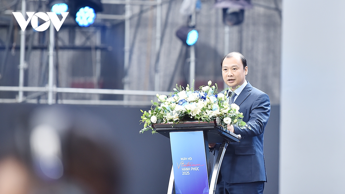 80 ຄູ່ຮ່ວມງານແຕ່ງງານມະຫາຊົນທີ່ Vietnam Happy Fest 2025 ຮູບພາບ 2