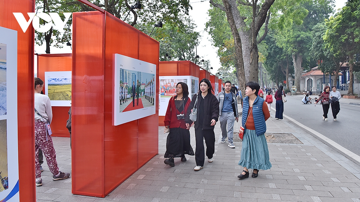 80 ຄູ່ເຂົ້າຮ່ວມງານແຕ່ງງານລວມຢູ່ Vietnam Happy Fest 2025 ຮູບພາບ 9