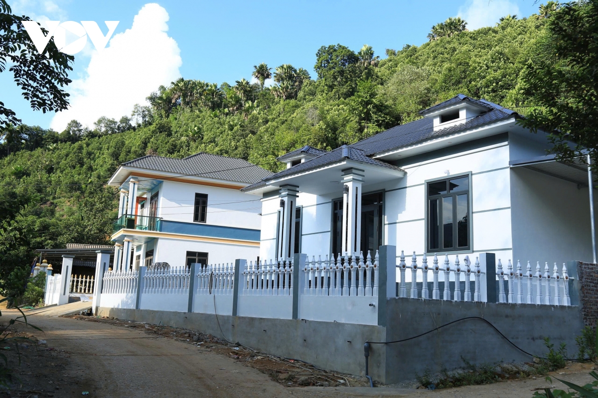 Phát triển nghề rừng, người dân xã Phúc Lợi xây được nhiều ngôi nhà khang trang.