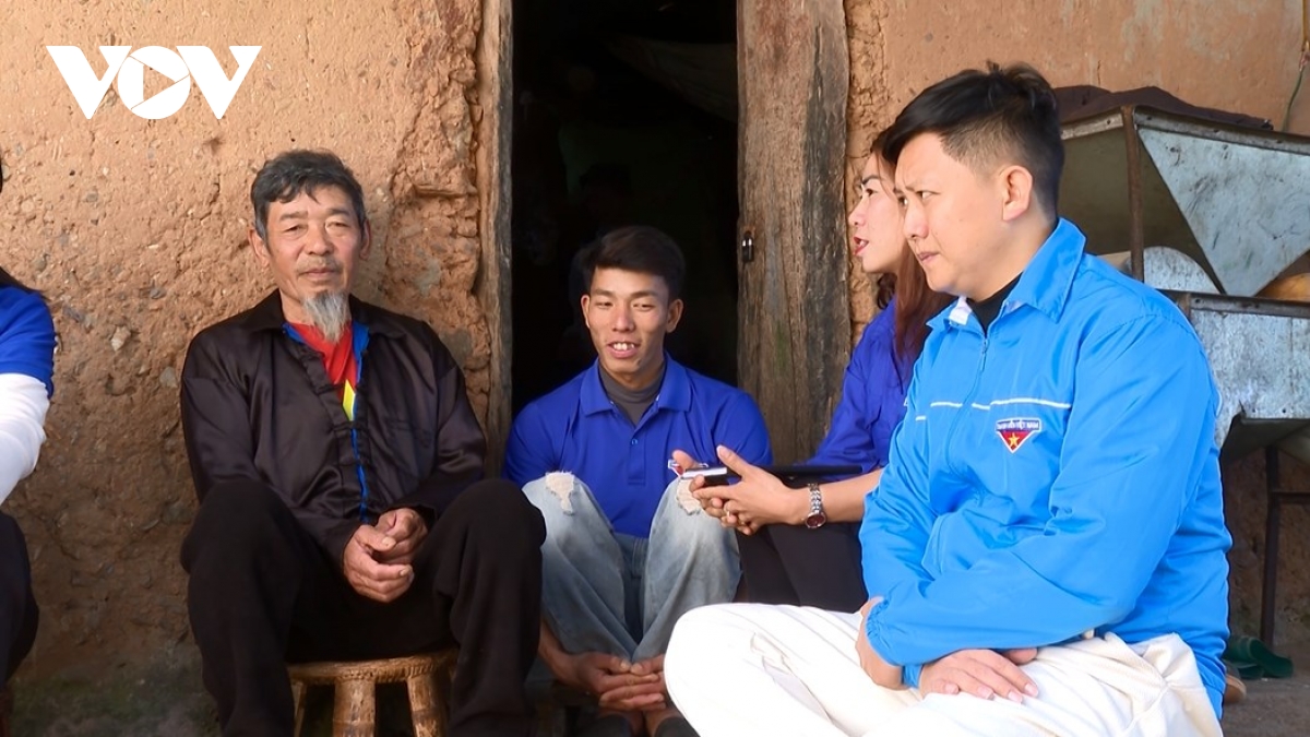 Dong bao cac dan toc o thu lum huong ve Dai hoi xiv cua Dang hinh anh 1
