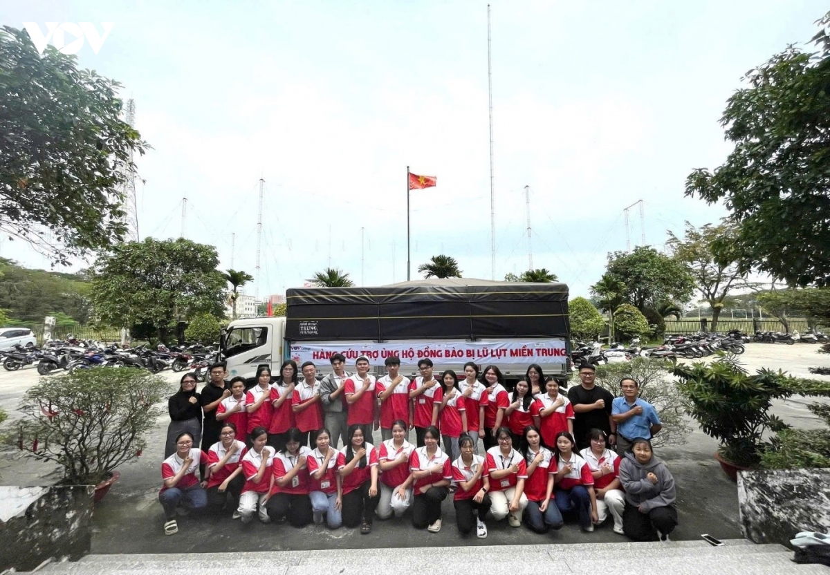 truong cao dang pt-th ii quyen gop hon 2 ty dong cuu tro mien trung - tay nguyen hinh anh 4