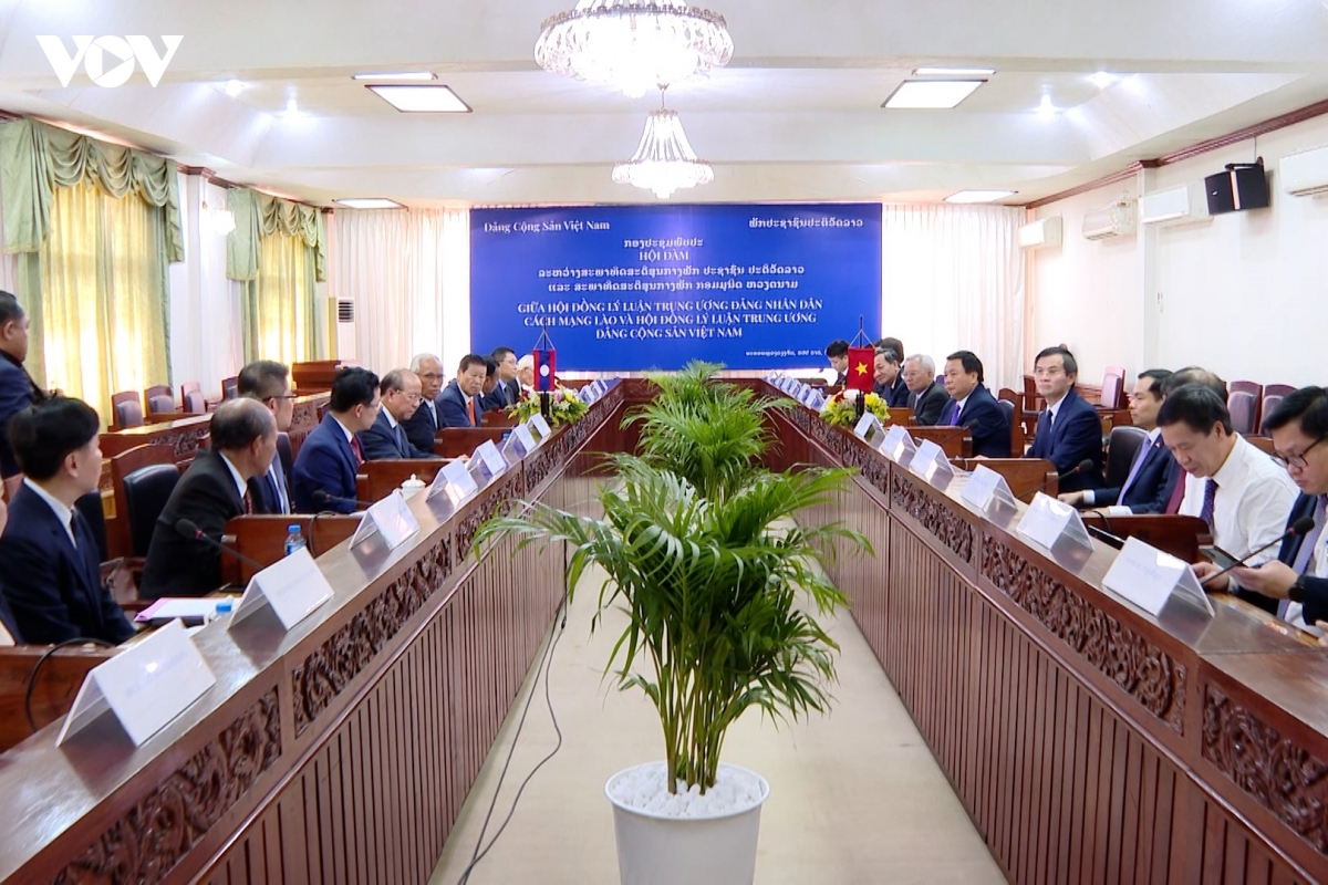 viet nam lao tang cuong trao doi ve ly luan hinh anh 1