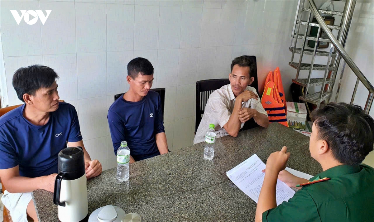 kip thoi cuu 3 nguoi tren sa lan bi chim o vung neo vung tau hinh anh 2