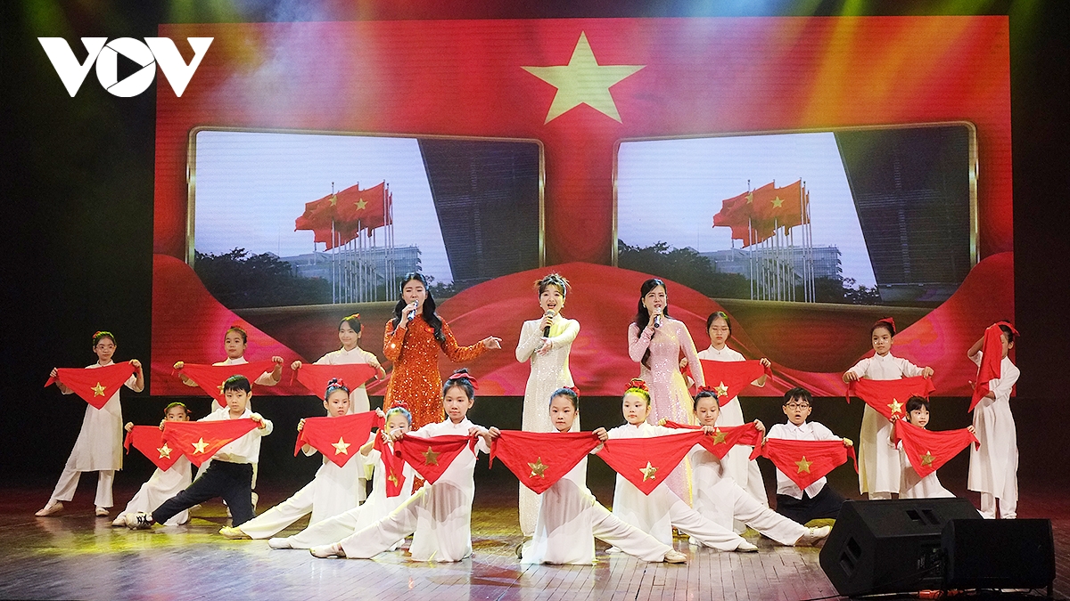 trao giai cuoc thi sang tao video clip An tuong du lich viet nam nam 2025 hinh anh 1