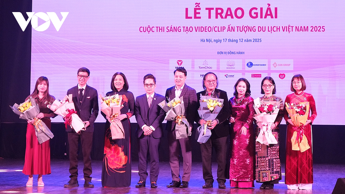 trao giai cuoc thi sang tao video clip An tuong du lich viet nam nam 2025 hinh anh 4
