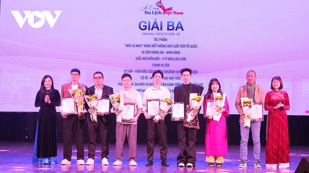trao giai cuoc thi sang tao video clip An tuong du lich viet nam nam 2025 hinh anh 8