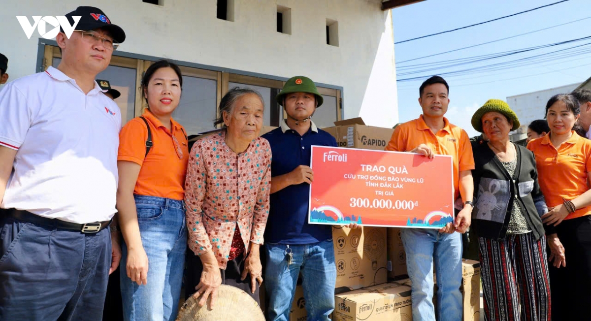 vov va don vi dong hanh gui gam nghia tinh toi ba con vung lu gia lai hinh anh 3