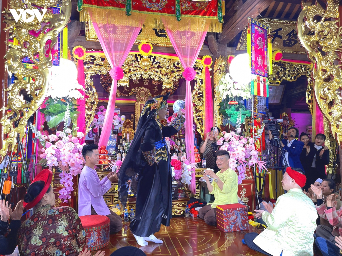dang huong tri an Duc thanh tan vien son tai ba vi, ha noi hinh anh 3