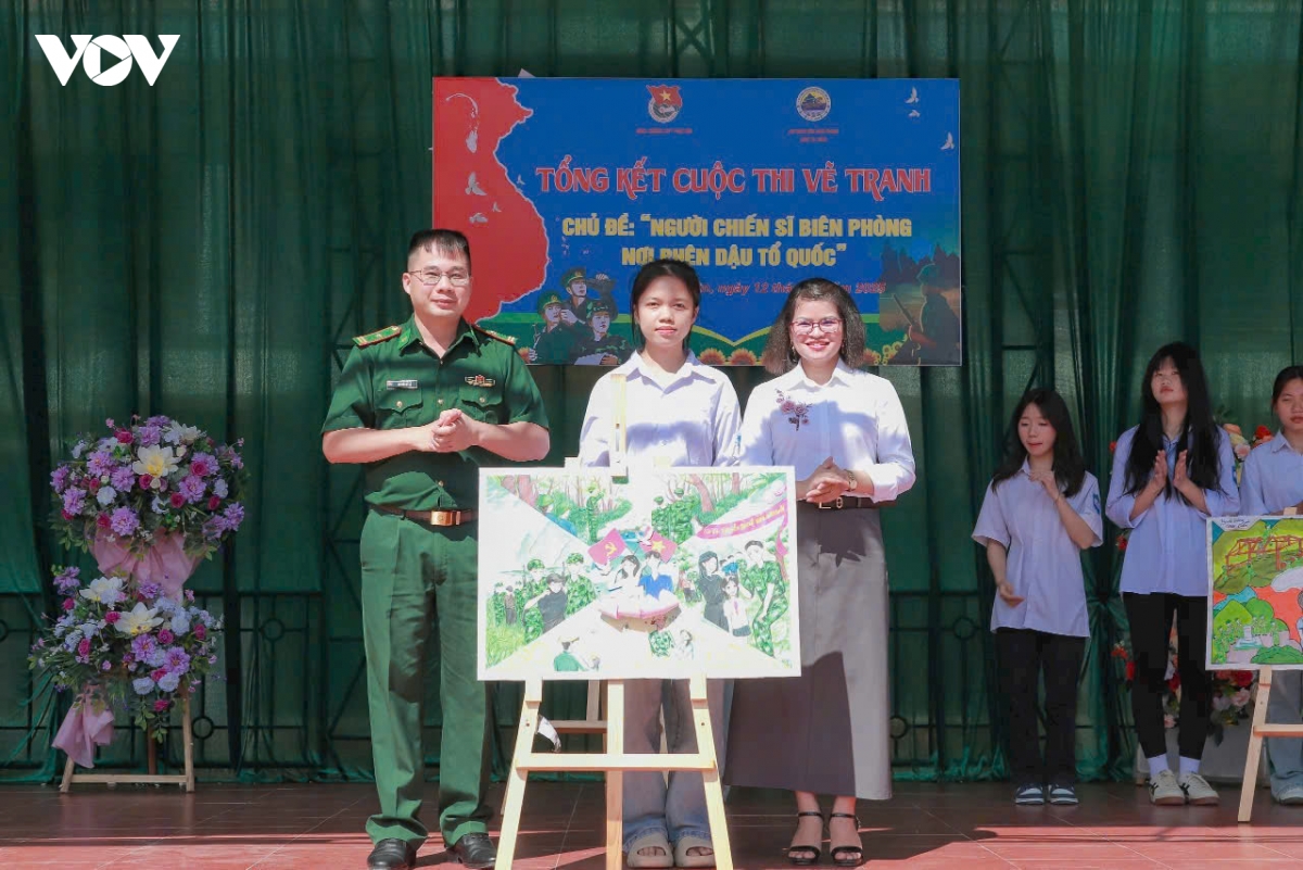 guong sang chien si bien phong trong phong trao thi dua yeu nuoc hinh anh 3