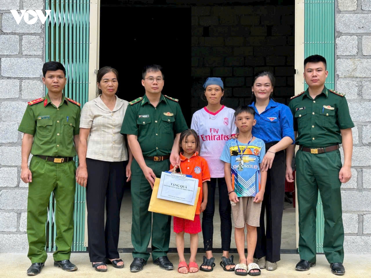 guong sang chien si bien phong trong phong trao thi dua yeu nuoc hinh anh 2