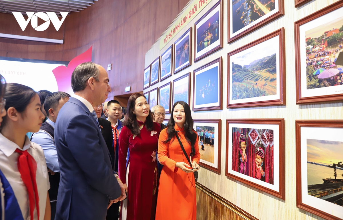 “Du hành” Cuba qua triển lãm ảnh hữu nghị bên bờ vịnh Hạ Long