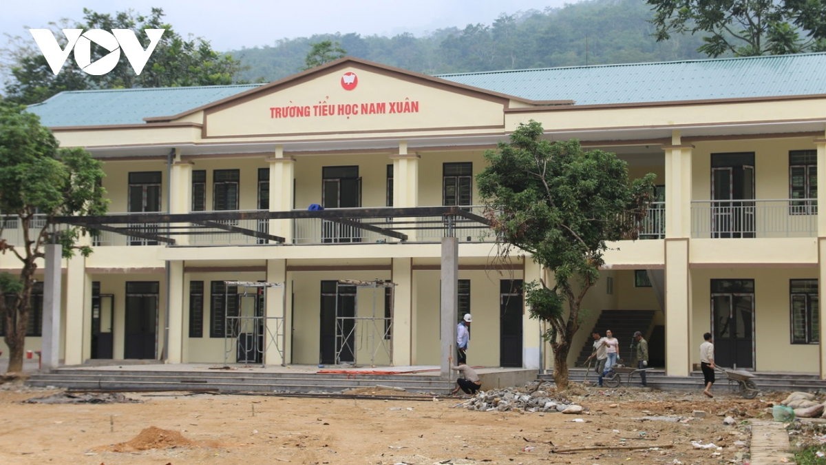 Gần 100 học sinh tiểu học đi "học nhờ" vì việc xây trường chậm tiến độ