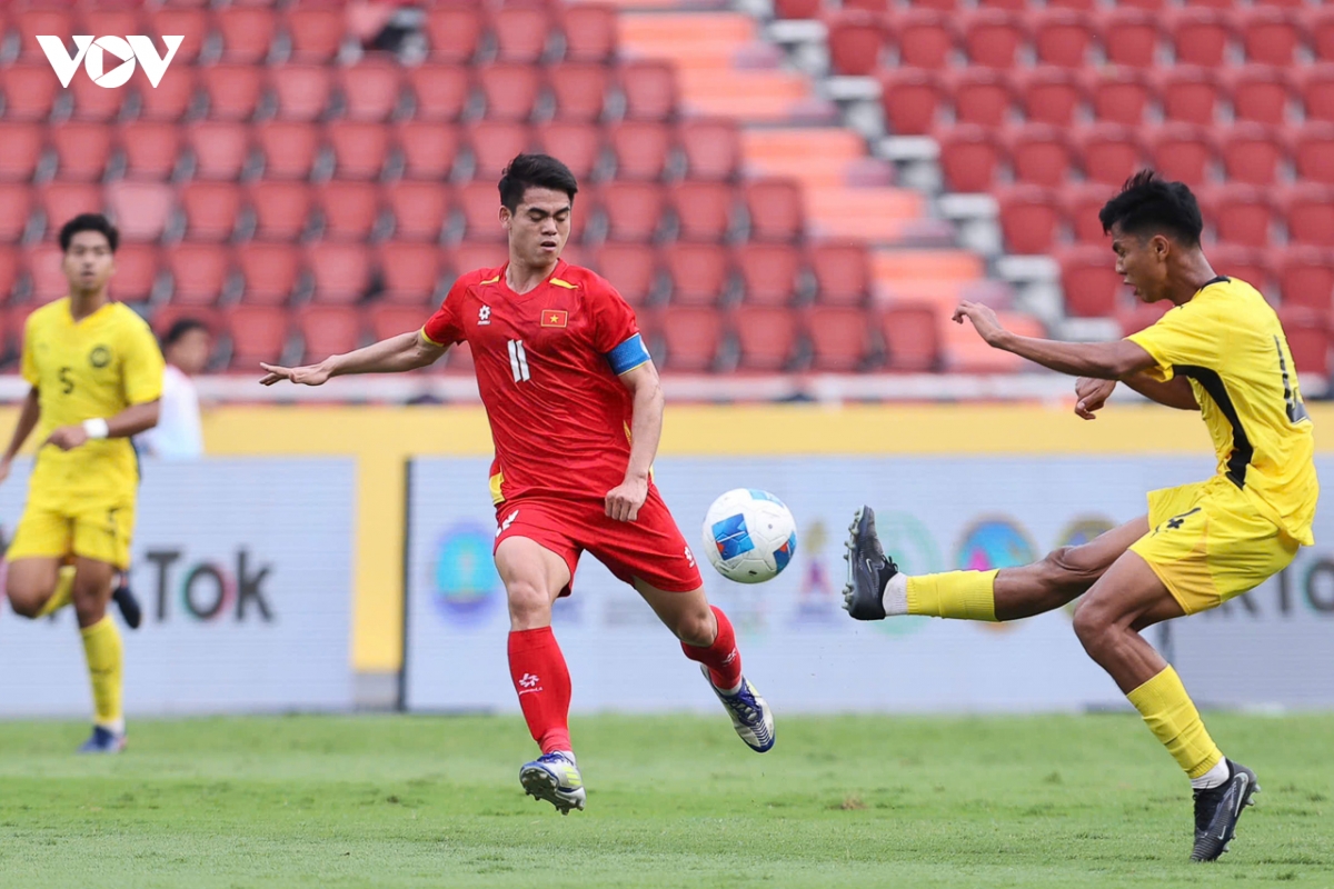 Dinh bac toa sang, u22 viet nam gianh chien thang truoc u22 malaysia hinh anh 6