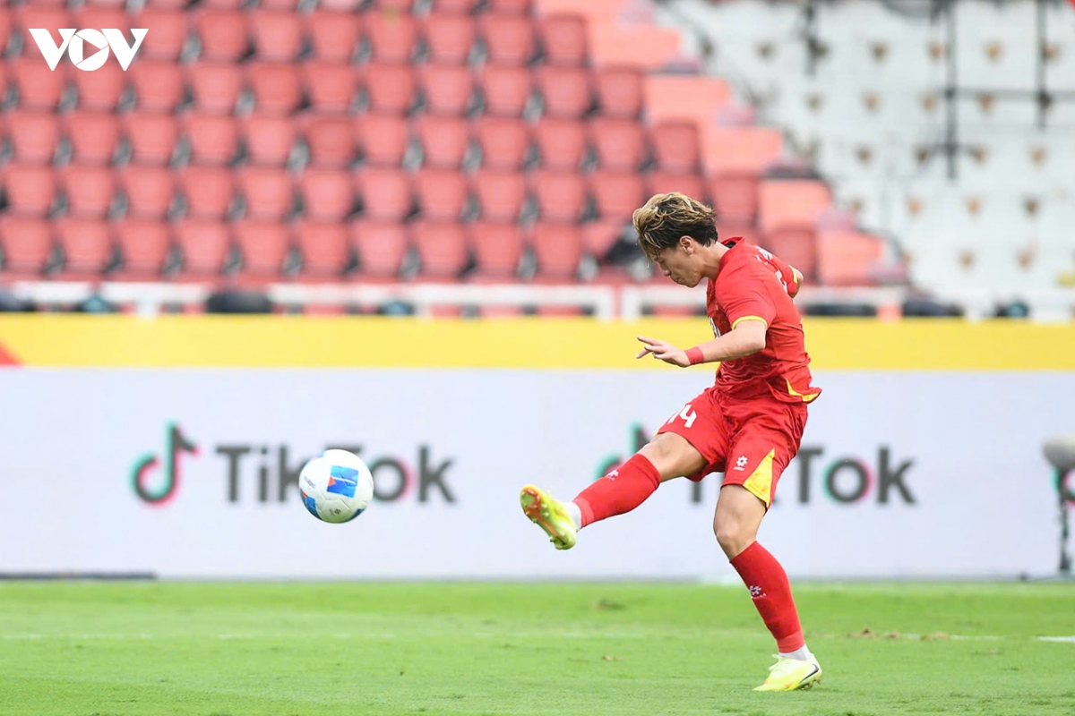 Dinh bac toa sang, u22 viet nam gianh chien thang truoc u22 malaysia hinh anh 8