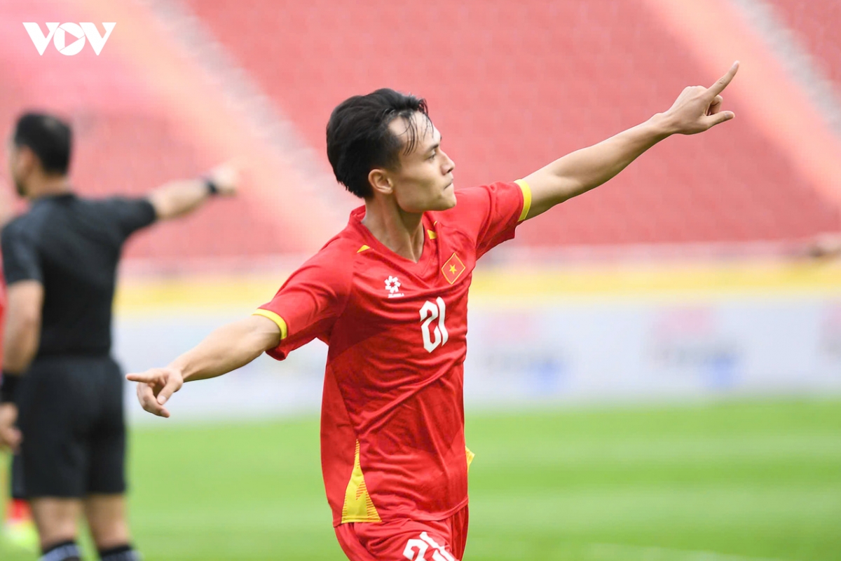 Dinh bac toa sang, u22 viet nam gianh chien thang truoc u22 malaysia hinh anh 7