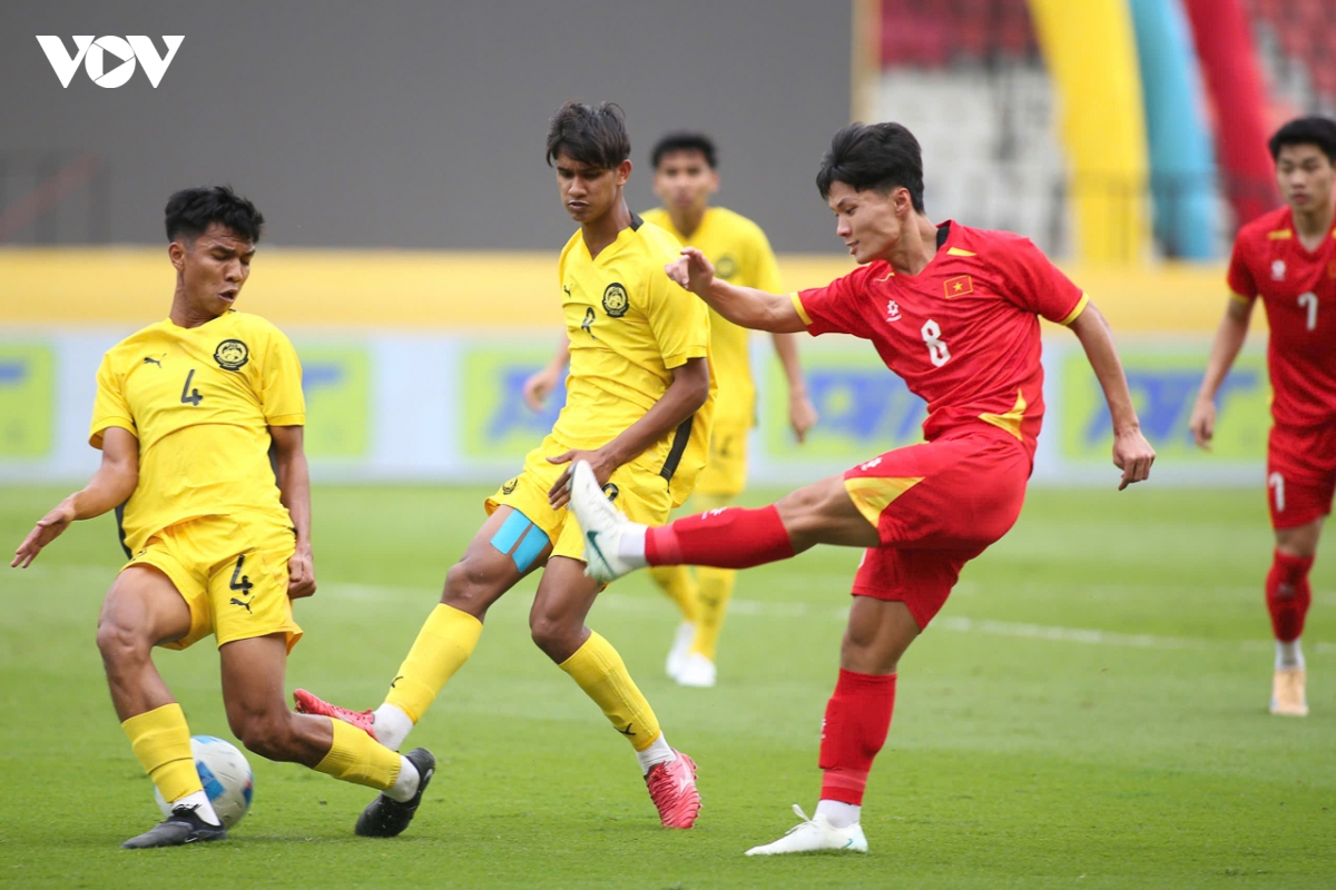 Dinh bac toa sang, u22 viet nam gianh chien thang truoc u22 malaysia hinh anh 10