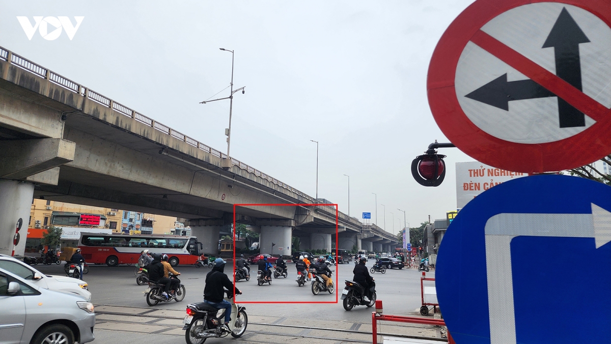 vuot den do, lan lan tro nen lac long tu khi mat than hoat dong hinh anh 23