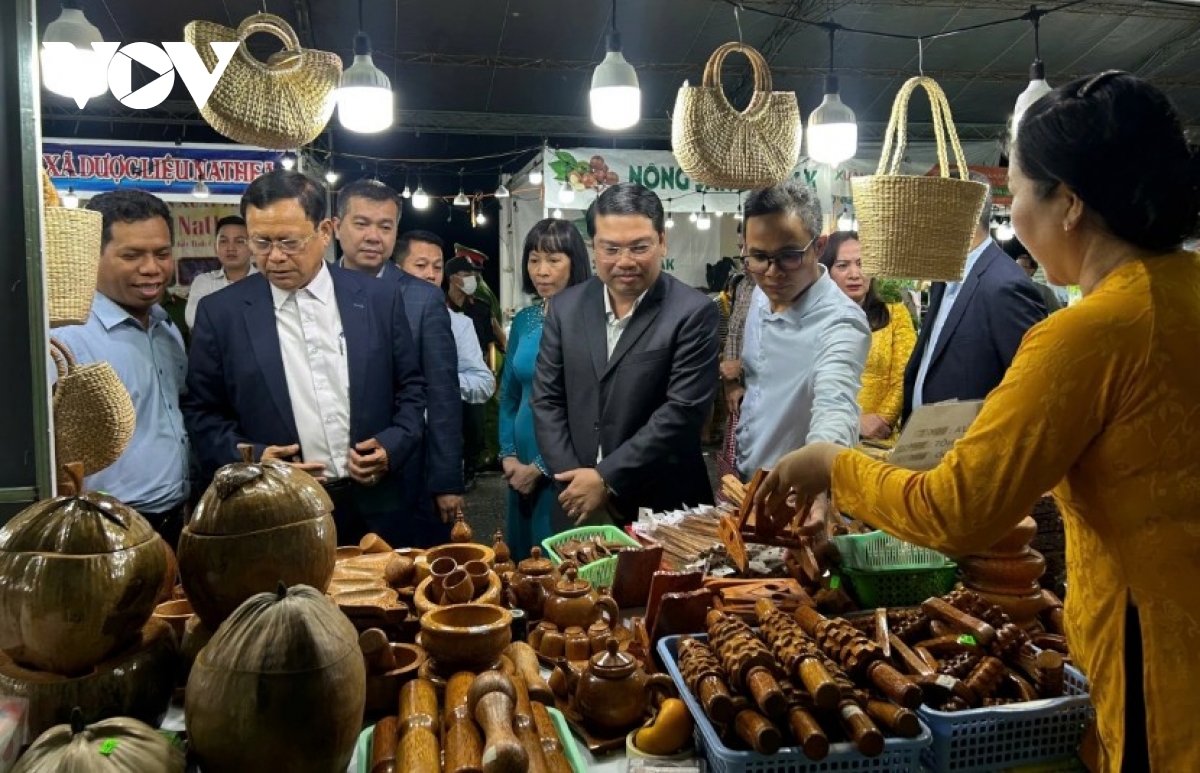 vietnam-cambodia ocop fair boosts cross-border trade picture 1