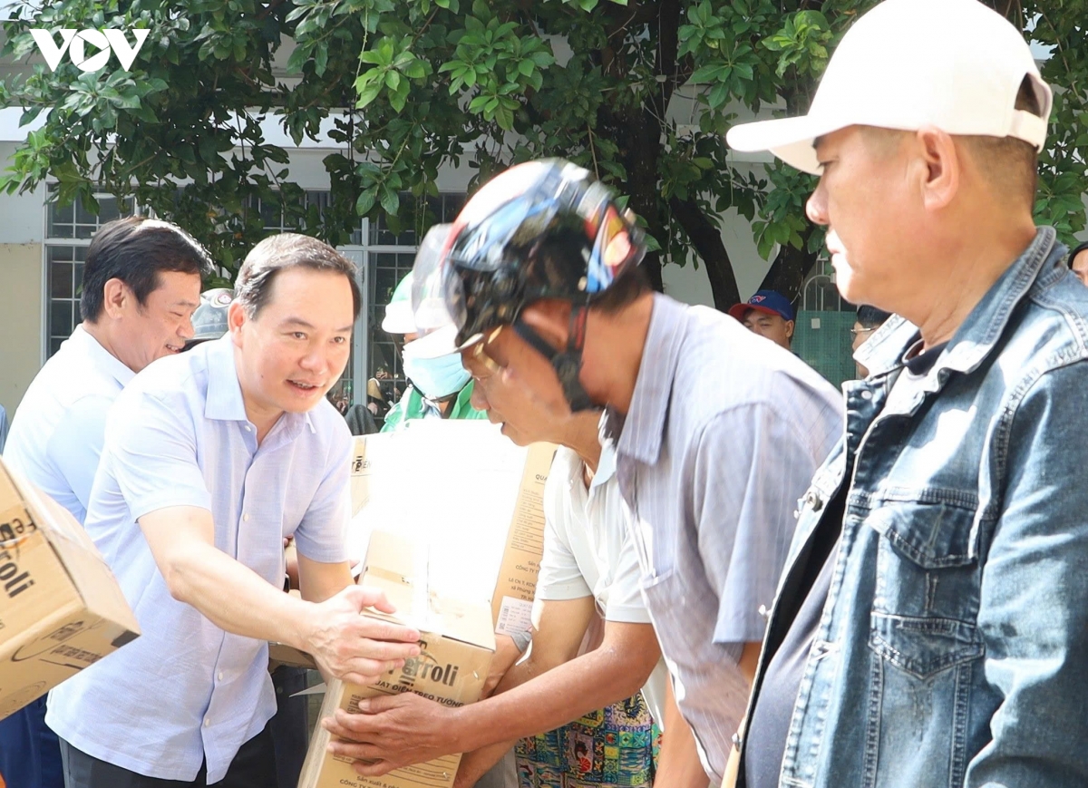 vov phoi hop cac don vi ho tro 350 ho dan vung lu khanh hoa hinh anh 4