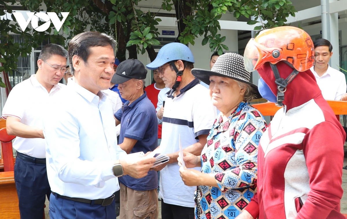 VOV phối hợp các đơn vị hỗ trợ 350 hộ dân vùng lũ Khánh Hòa